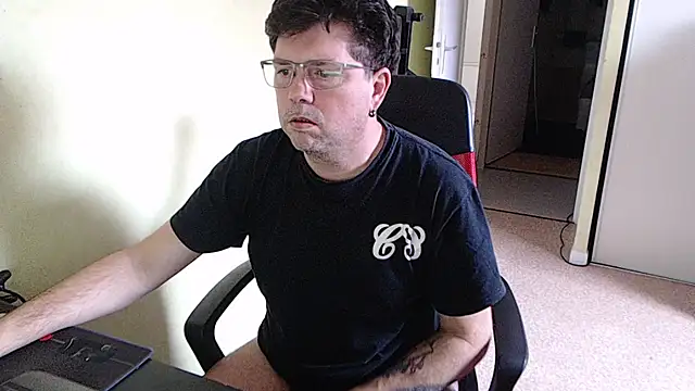 Snapshot of blueandwhite1 chatting on 02/18/26, 03:19 blueandwhite1 online show from 02/18/26, 03:19