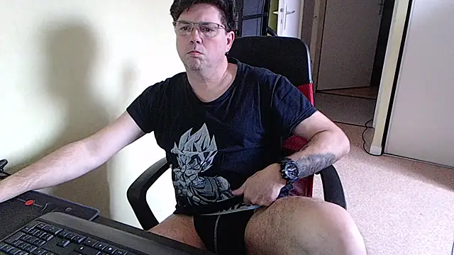 Snapshot of blueandwhite1 chatting on 02/20/26, 03:45 blueandwhite1 online show from 02/20/26, 03:45