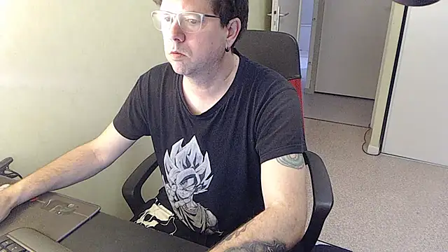 Snapshot of blueandwhite1 chatting on 03/11/26, 07:47 blueandwhite1 online show from 03/11/26, 07:47