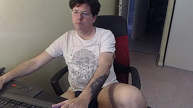 Snapshot of blueandwhite1 chatting on 03/14/26, 08:42 blueandwhite1 online show from 03/14/26, 08:42