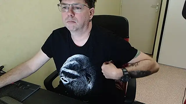 Snapshot of blueandwhite1 chatting on 03/20/26, 10:36 blueandwhite1 online show from 03/20/26, 10:36