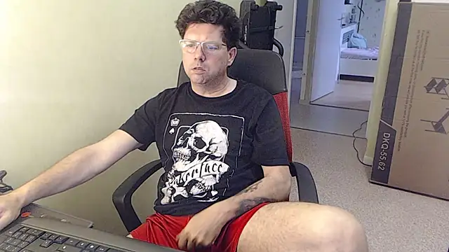 Snapshot of blueandwhite1 chatting on 04/11/26, 08:40 blueandwhite1 online show from 04/11/26, 08:40