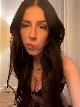 Snapshot of lisapeperoni chatting on 09/25/25, 06:11 lisapeperoni online show from 09/25/25, 06:11