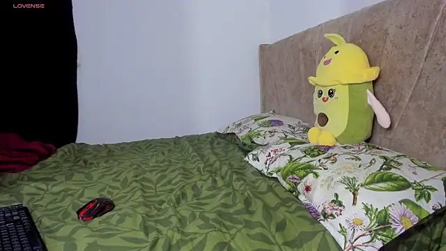 Snapshot of kinky_sexyhot chatting on 09/21/25, 12:23 kinky sexyhot online show from 09/21/25, 12:23