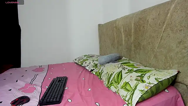 Snapshot of kinky_sexyhot chatting on 09/26/25, 12:36 kinky sexyhot online show from 09/26/25, 12:36