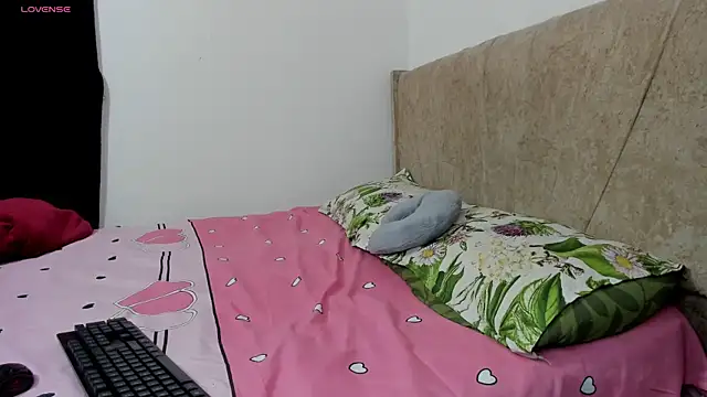 Snapshot of kinky_sexyhot chatting on 09/30/25, 11:54 kinky sexyhot online show from 09/30/25, 11:54