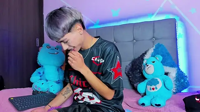 Snapshot of Playboy_Andersex chatting on 09/10/25, 04:51 Playboy Andersex online show from 09/10/25, 04:51