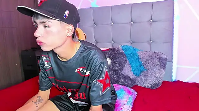 Snapshot of Playboy_Andersex chatting on 09/11/25, 05:02 Playboy Andersex online show from 09/11/25, 05:02