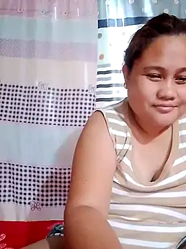 Snapshot of Weng_31 chatting on 10/05/25, 02:43 Weng 31 online show from 10/05/25, 02:43