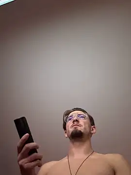 Snapshot of AndrewAndrew997 chatting on 11/02/25, 07:33 AndrewAndrew997 online show from 11/02/25, 07:33