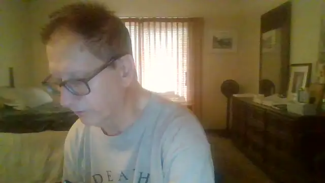 Snapshot of camminmichaellll chatting on 09/17/25, 07:04 camminmichaellll online show from 09/17/25, 07:04