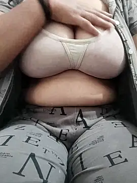 Snapshot of priya_hot_69 chatting on 10/05/25, 09:18 priya hot 69 online show from 10/05/25, 09:18