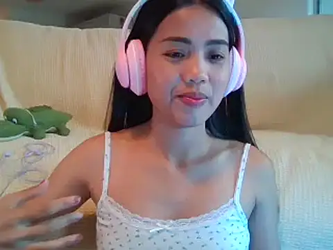 Snapshot of AnnewithanE chatting on 09/13/25, 05:18 AnnewithanE online show from 09/13/25, 05:18