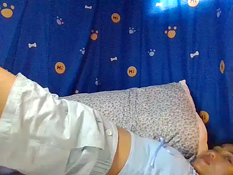 Snapshot of AnnewithanE chatting on 12/18/25, 12:06 AnnewithanE online show from 12/18/25, 12:06