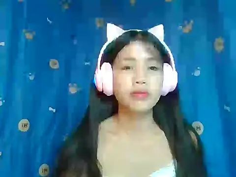 Snapshot of AnnewithanE chatting on 04/25/26, 12:02 AnnewithanE online show from 04/25/26, 12:02