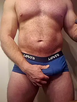 Snapshot of AlphaGymMale chatting on 12/17/25, 01:00 AlphaGymMale online show from 12/17/25, 01:00