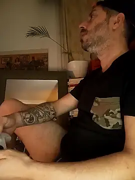 Snapshot of branletteur chatting on 11/15/25, 09:54 branletteur online show from 11/15/25, 09:54