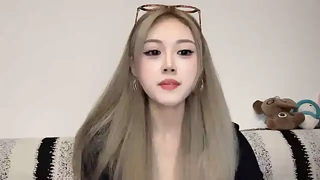 Snapshot of XingKongCOCO-107 chatting on 10/03/25, 11:18 XingKongCOCO-107 online show from 10/03/25, 11:18