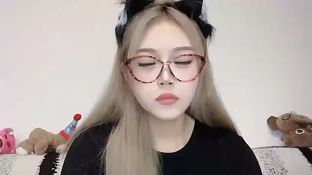 Snapshot of XingKongCOCO-107 chatting on 10/10/25, 10:14 XingKongCOCO-107 online show from 10/10/25, 10:14