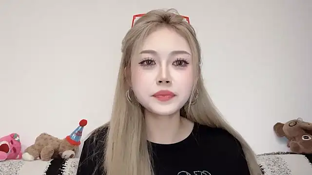 Snapshot of XingKongCOCO-107 chatting on 10/17/25, 11:02 XingKongCOCO-107 online show from 10/17/25, 11:02