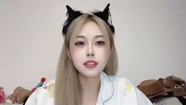 Snapshot of XingKongCOCO-107 chatting on 10/18/25, 10:49 XingKongCOCO-107 online show from 10/18/25, 10:49