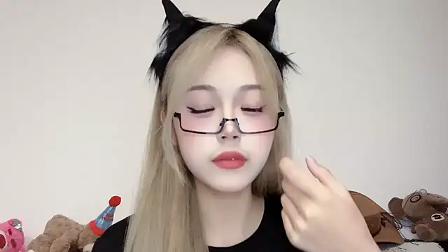 Snapshot of XingKongCOCO-107 chatting on 10/22/25, 11:32 XingKongCOCO-107 online show from 10/22/25, 11:32