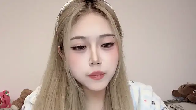 Snapshot of XingKongCOCO-107 chatting on 11/03/25, 12:17 XingKongCOCO-107 online show from 11/03/25, 12:17