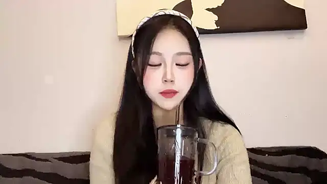 Snapshot of XingKongCOCO-107 chatting on 11/23/25, 11:10 XingKongCOCO-107 online show from 11/23/25, 11:10