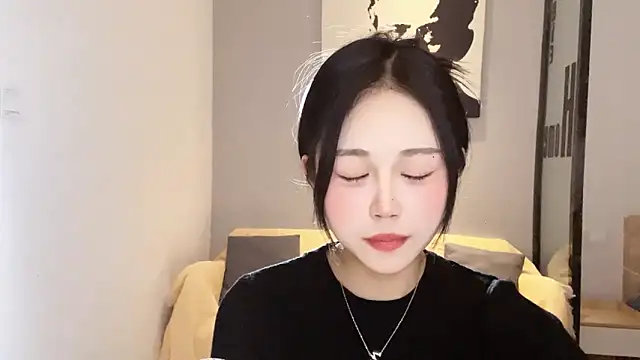 Snapshot of XingKongCOCO-107 chatting on 11/28/25, 11:46 XingKongCOCO-107 online show from 11/28/25, 11:46