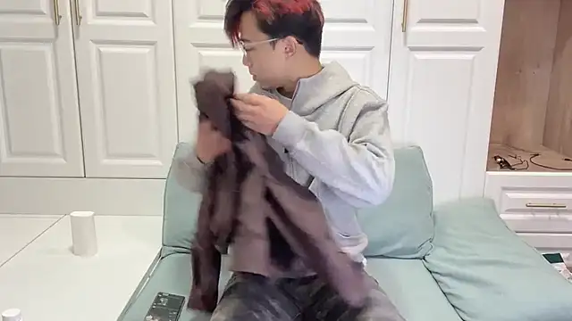 STxuguanhan online show from 10/20/25, 09:32