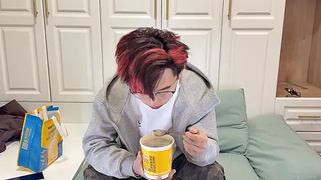 STxuguanhan online show from 10/22/25, 08:14