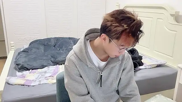 STxuguanhan online show from 11/25/25, 09:42