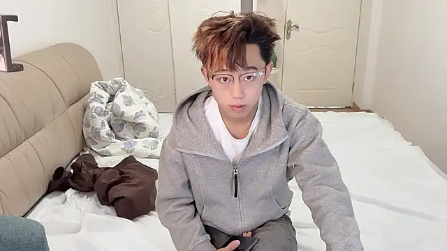 STxuguanhan online show from 12/04/25, 05:28