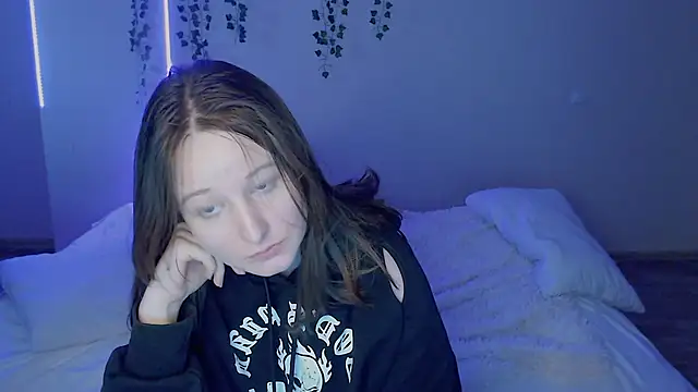 EmmaWise 221 online show from 09/13/25, 12:16