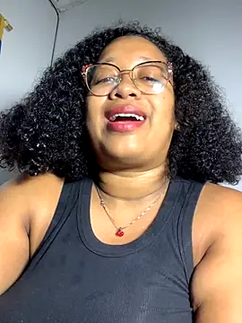 Snapshot of Yera_brown69 chatting on 10/25/25, 01:40 Yera brown69 online show from 10/25/25, 01:40