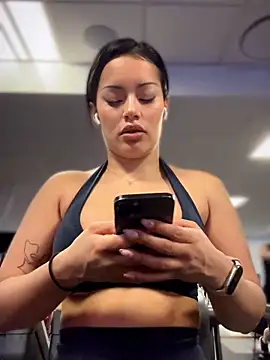 Snapshot of Risky_Workouts chatting on 02/16/26, 09:16 Risky Workouts online show from 02/16/26, 09:16