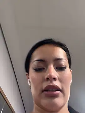 Snapshot of Risky_Workouts chatting on 02/17/26, 01:40 Risky Workouts online show from 02/17/26, 01:40