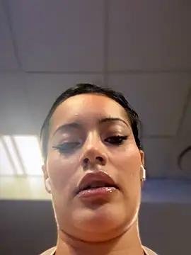 Snapshot of Risky_Workouts chatting on 02/24/26, 09:40 Risky Workouts online show from 02/24/26, 09:40