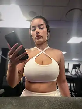 Snapshot of Risky_Workouts chatting on 04/08/26, 01:22 Risky Workouts online show from 04/08/26, 01:22