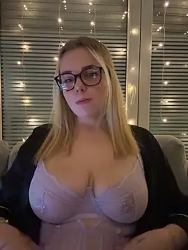 Snapshot of ItsLxsa chatting on 03/30/26, 10:33 ItsLxsa online show from 03/30/26, 10:33