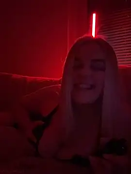 Snapshot of ItsLxsa chatting on 04/19/26, 09:06 ItsLxsa online show from 04/19/26, 09:06