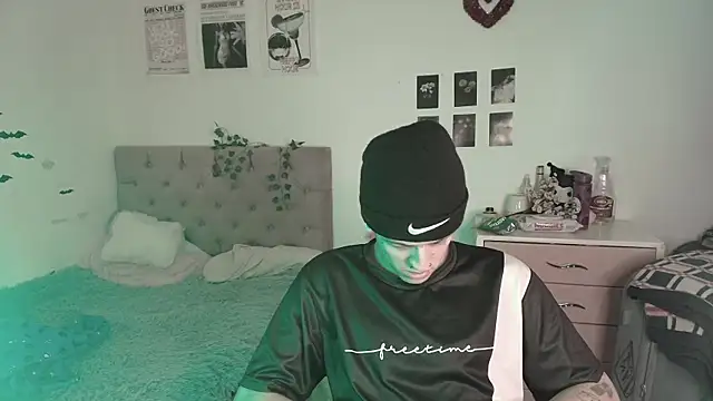 2cyboy  online show from 09/08/25, 07:57