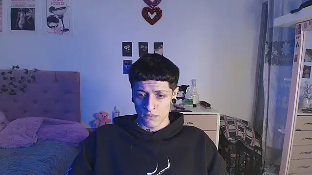 2cyboy  online show from 10/01/25, 08:37