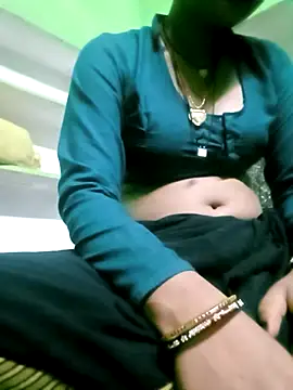 Snapshot of Hot_tin74 chatting on 04/18/26, 06:56 Hot tin74 online show from 04/18/26, 06:56