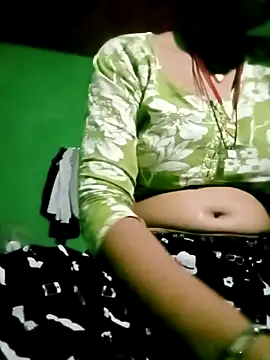 Snapshot of Hot_tin74 chatting on 04/27/26, 06:28 Hot tin74 online show from 04/27/26, 06:28