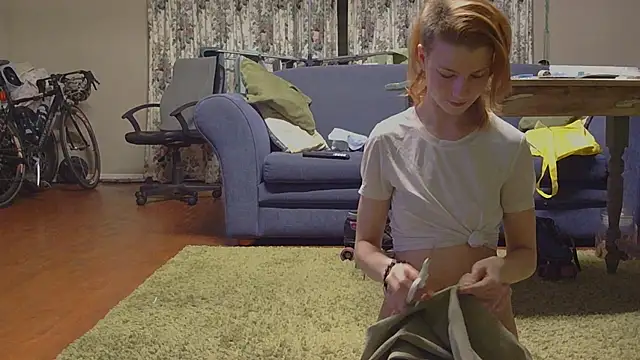 Snapshot of Rupoles chatting on 10/14/25, 12:06 Rupoles online show from 10/14/25, 12:06