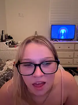 Snapshot of xoxokayy18 chatting on 10/07/25, 06:10 xoxokayy18 online show from 10/07/25, 06:10