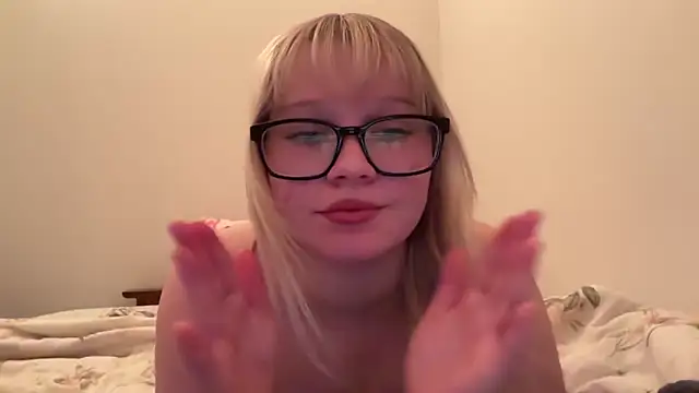 Snapshot of xoxokayy18 chatting on 10/24/25, 04:31 xoxokayy18 online show from 10/24/25, 04:31