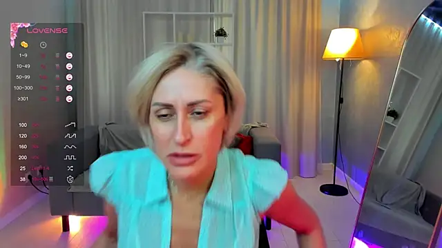 Snapshot of PamellaMurphy chatting on 10/27/25, 08:18 PamellaMurphy online show from 10/27/25, 08:18