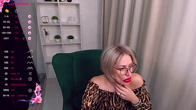 Snapshot of PamellaMurphy chatting on 11/11/25, 05:51 PamellaMurphy online show from 11/11/25, 05:51